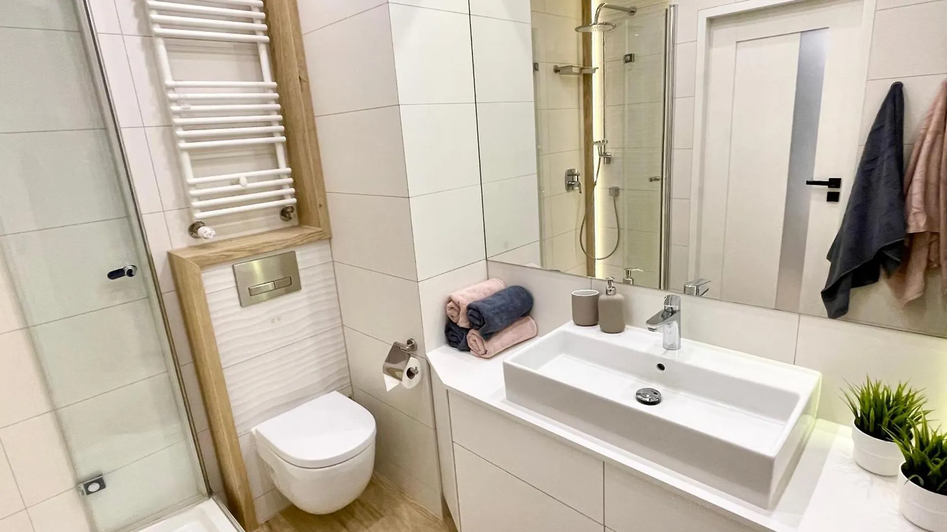 Comfortable Apart, Old Town, Free Parking, Hanging Bed, Wi-Fi, Lift, Aircon,Self Check-In 24H, Stare Miasto, Winda, Nowy Budynek, Garaz 0 Zl, Klima Wrocław Lejlighed