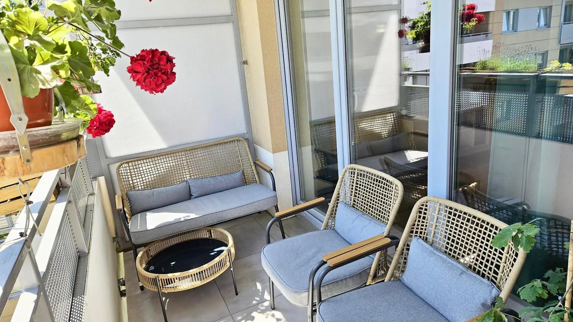 Comfortable Apart, Old Town, Free Parking, Hanging Bed, Wi-Fi, Lift, Aircon,Self Check-In 24H, Stare Miasto, Winda, Nowy Budynek, Garaz 0 Zl, Klima Wrocław 0*,  Polen